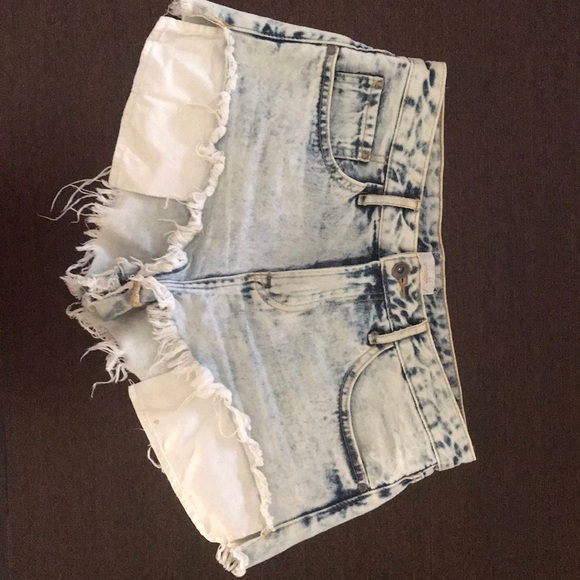 Light wash denim high waisted shorts - Picture 1 of 3